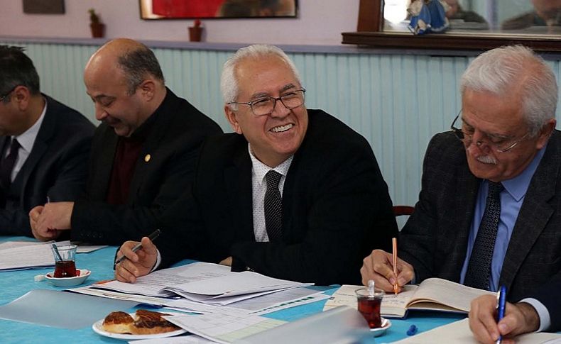 Başkan Selvitopu muhtarları dinledi