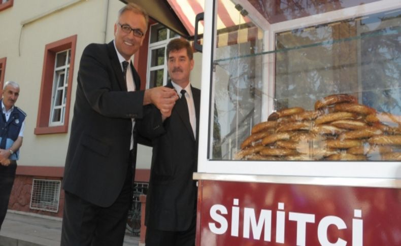 Seyyar simitçiler ‘tek tip’ oldu