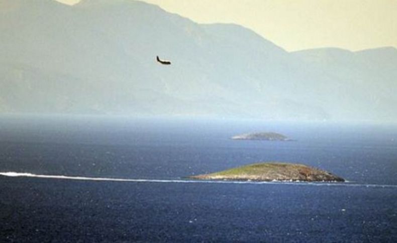 Sıcak dakikalar! Türk uçağı alçak uçuş yaptı