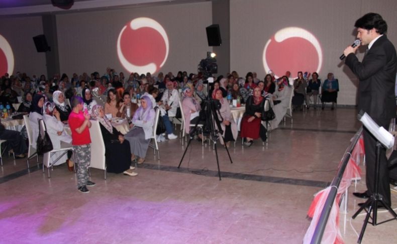 Şiir ve türküler anneler için okundu
