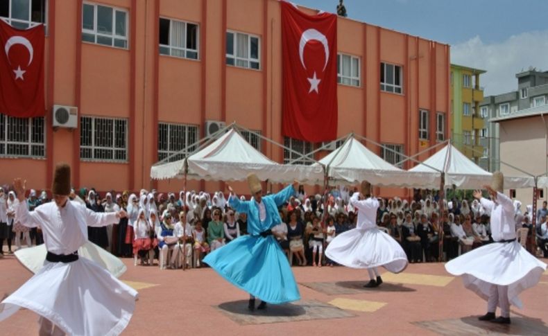 Şiirli semalı karne dağıtım töreni