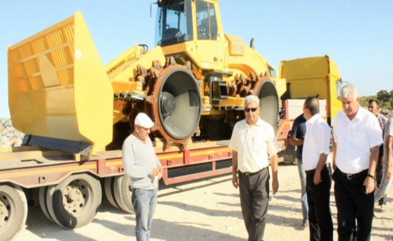 Silifke çöplüğüne yeni kompaktör alındı