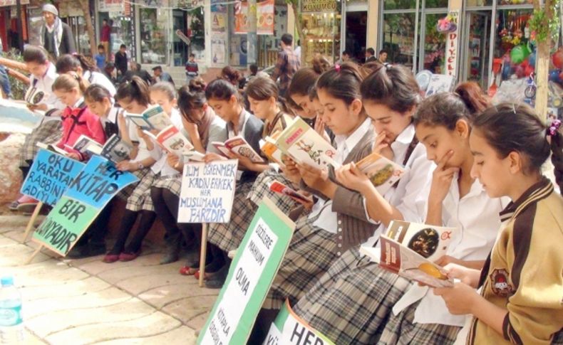 Silopili öğrencilerden 'TV’yi Kapat Kitap Aç' kampanyası