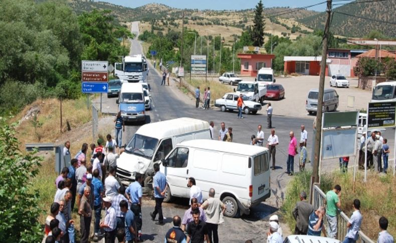 Sındırgı’da trafik kazası: 3 yaralı