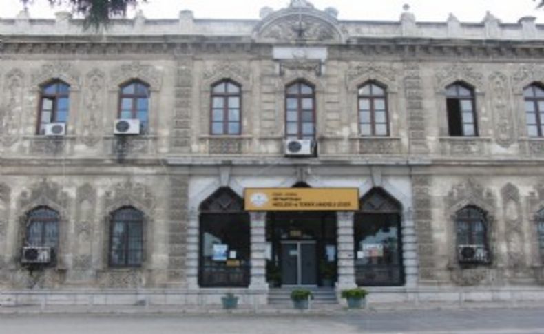 İzmir'de sınıfta düşen alçıpan korku yarattı