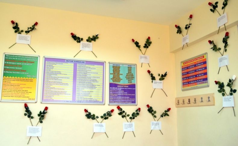 Sınıfta Kutlu Doğum süslemesi