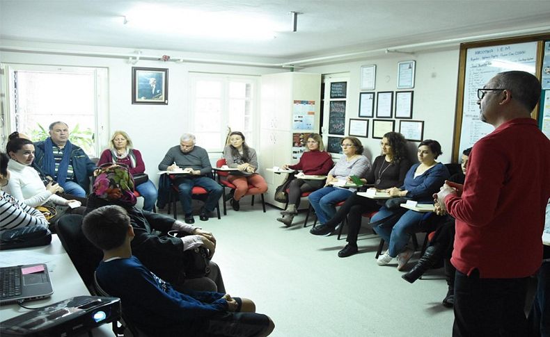 Şırıngalı çikolata ölümleri sonrasında belediyeden ilk yardım kursu