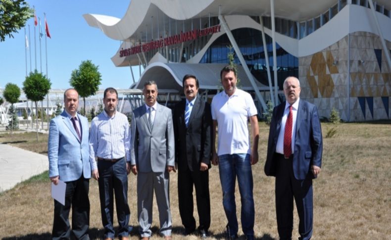 Sivaslı gazeteciler, havalimanı otoparkını ücretsiz kullanacak