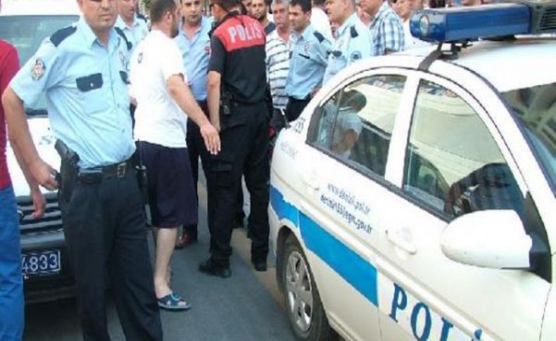 Sivil araç geçişine kapatılan caddede ceza isyanı