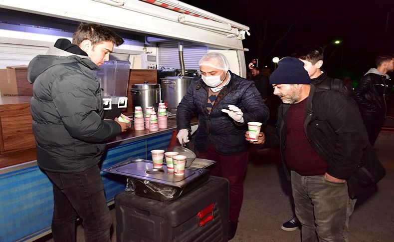 Soğuk havada sıcak çorbalar Bornova Belediyesi’nden
