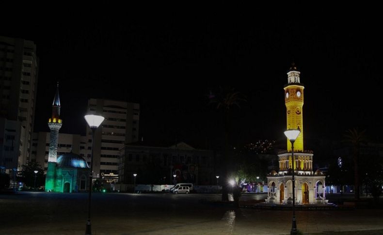 Kısıtlamanın ikinci gününde İzmir'de sokaklar boş kaldı