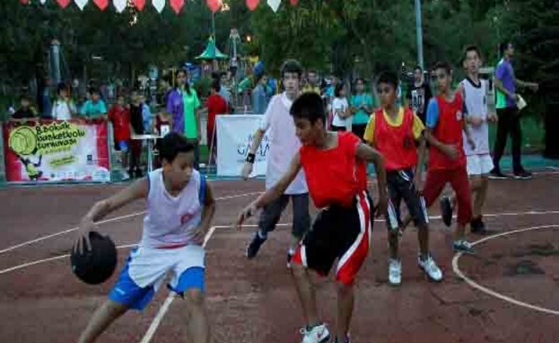 Sokak basketbolunda Güney Eğitim Kurumları 7 kupa aldı
