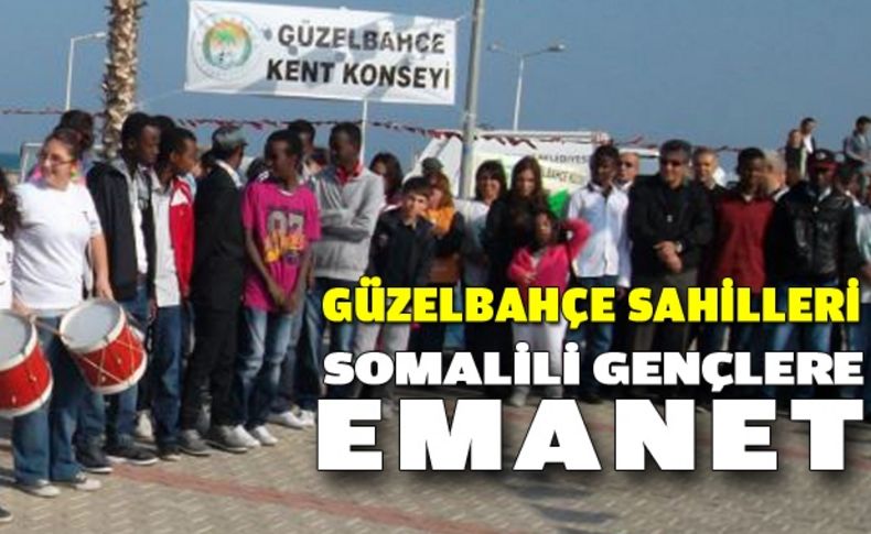 Somalili çocuklardan kıyı temizliği