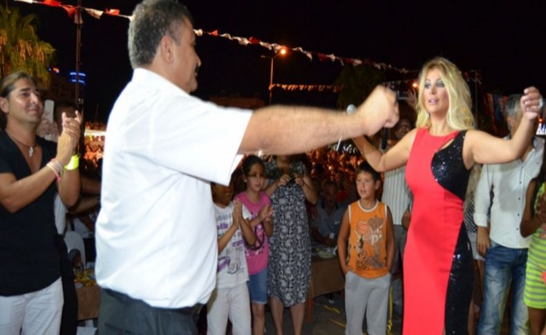 Songül Karlı söyledi, Başkan Uslu oynadı