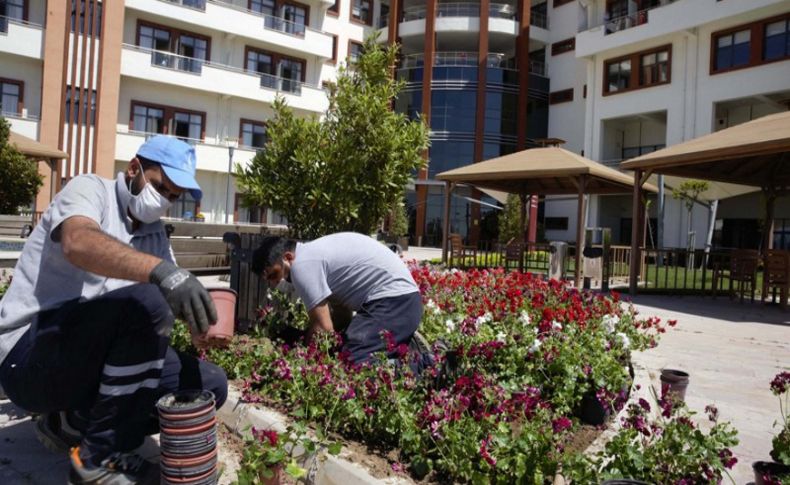 Sosyal Yaşam Kampüsü’ndeki anneler için bahçeye çiçek