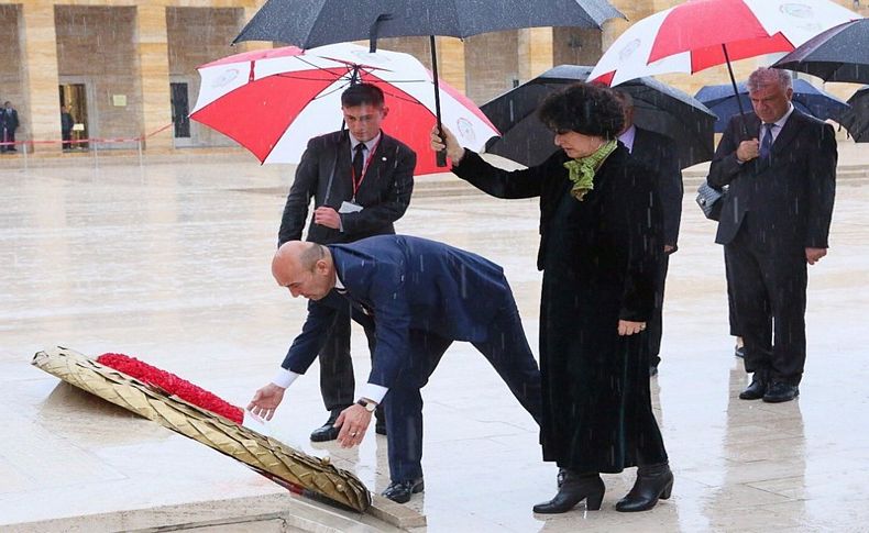 Soyer'den anlamlı mesaj: İzmir halkının selamını getirdik