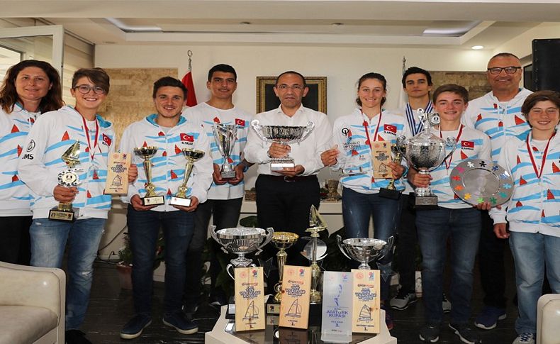 Sporcular başarılarını Başkan Oğuz ile paylaştı