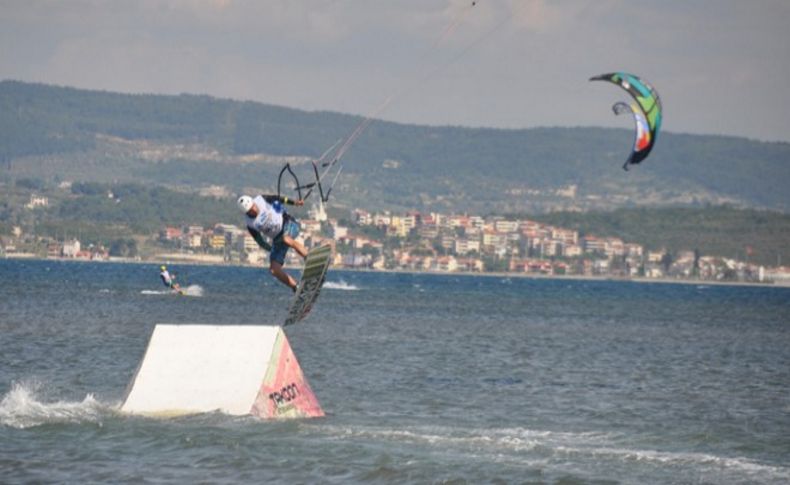 Rüzgar tutkunları Urla'da buluştu