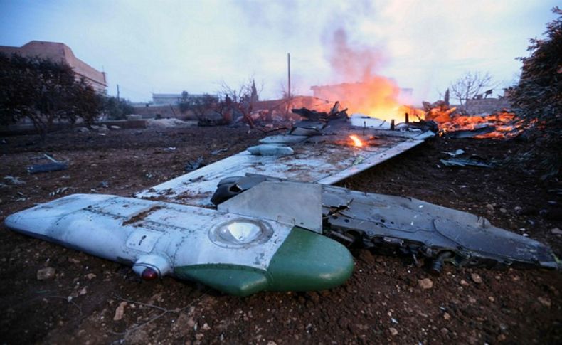 Suriye'de Rus uçağı düşürüldü