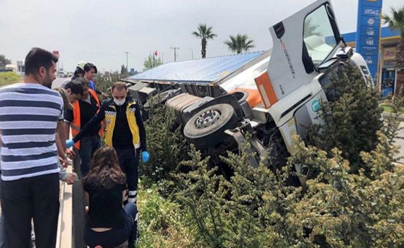 Sürücü kalp krizi geçirdi TIR yan yattı