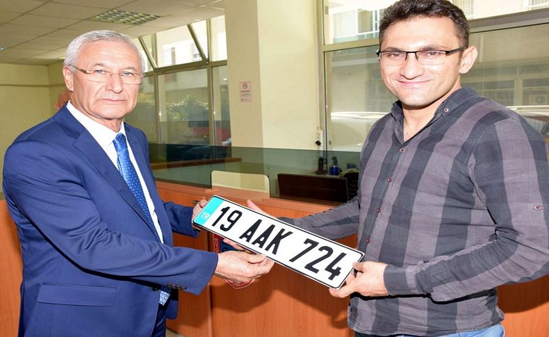 Sürücülere mevzuata aykırı plaka uyarısı