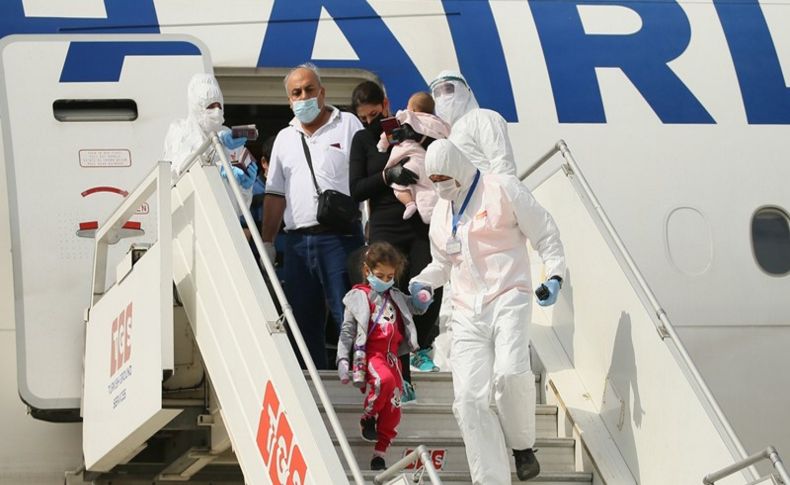 Suudi Arabistan'daki 350 Türk İzmir'e getirildi