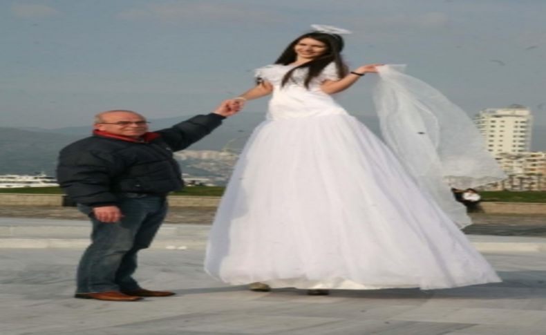 Tahta bacaklı gelin ile tanıtım