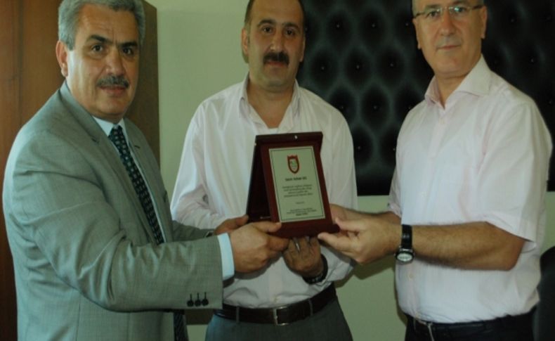 Taksi dolmuşa binen hakim, hizmetten memnun kalınca sürücüye ödül kazandırdı