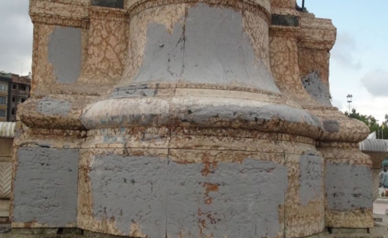 Taksim Cumhuriyet Anıtı temizlendi