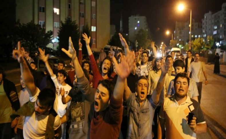 Taksim eylemcilerine tepki gösterenler Başakşehir'de yürüdü