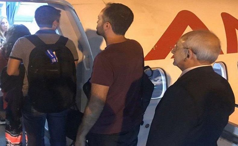 Tarifeli uçakla Ankara'ya döndü, sosyal medyanın gündemine oturdu