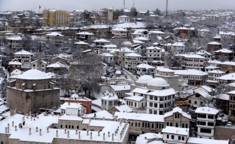 Tarih Beyaza Büründü