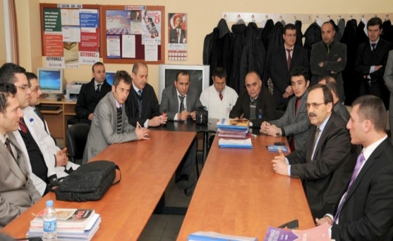 'Tarih boyunca toplumun bütün kesimlerine yol gösteren öğretmenlerimiz olmuştur'