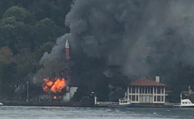 Tarihi Vaniköy Camii’nde yangın