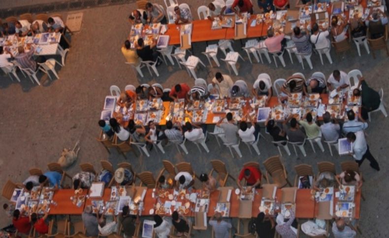 Tarihi çarşıda Tarihi iftar