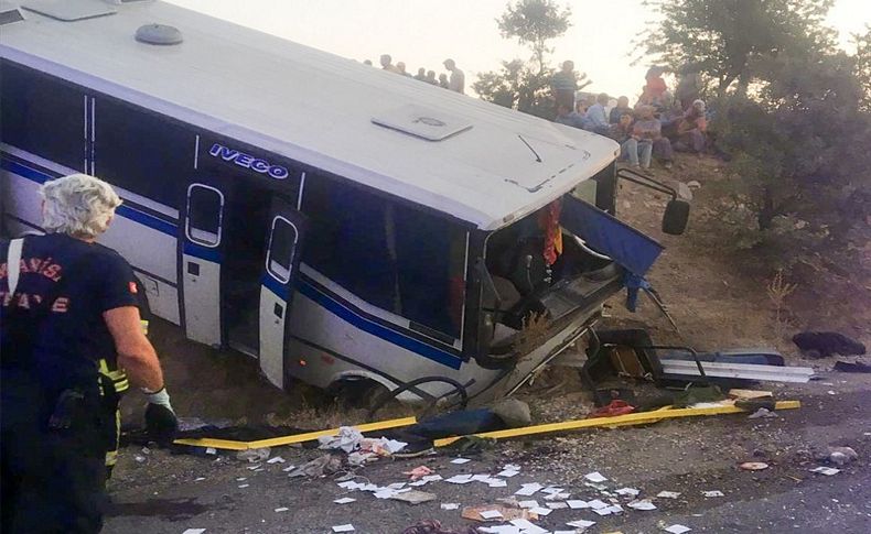 Tarım işçilerini taşıyan midibüs şarampole devrildi: 17 yaralı