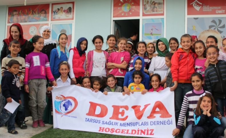 Tarsus’ta, gönüllü doktorlar 80 öğrenci ve 25 aileye sağlık taramasından geçirdi
