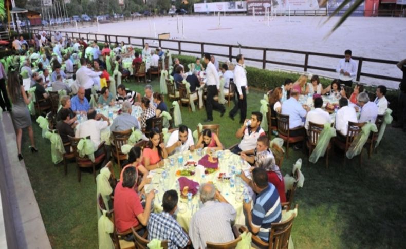 Tatı muhtarlarla iftarda