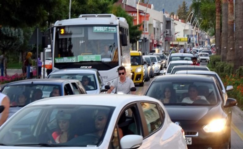 Tatilcilerin dönüş çilesi Marmaris'te başladı