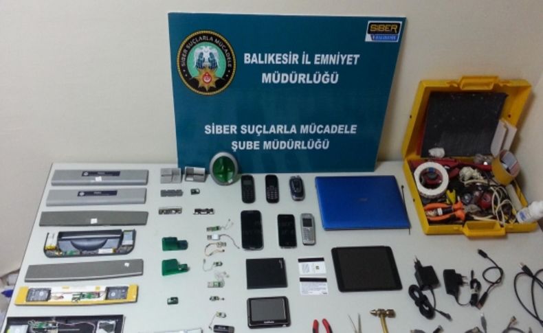 Tatilcilerin kredi kartlarını kopyalayan yabancı uyruklular tutuklandı