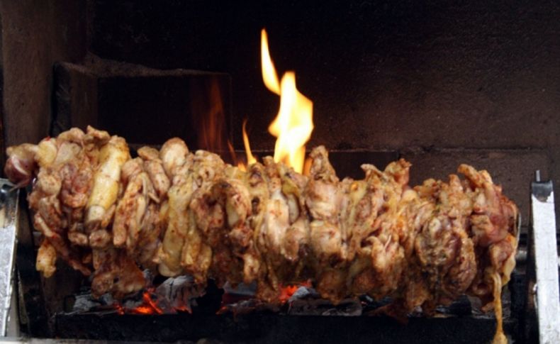 Tavuktan cağ kebabı, etin saltanatına göz dikti