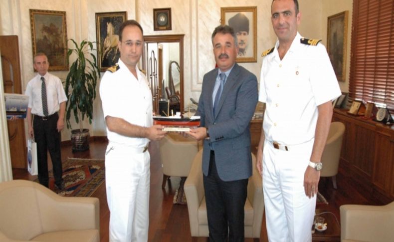 TCG Fatih (F-242) gemi komutanları Büyükşehir Belediyesi'nde