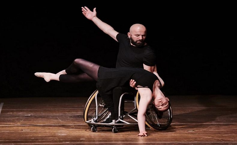 Tekerlekli sandalye dansçısının hedefi engellilerin hayatına dokunmak