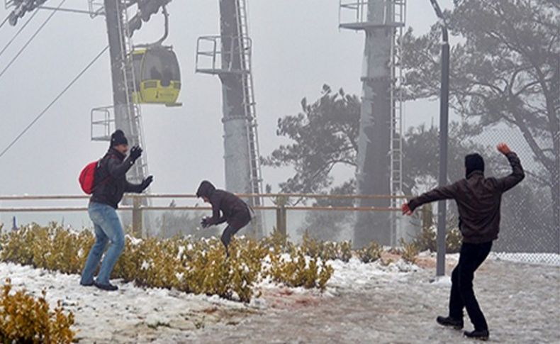 Teleferik’te kar keyfi