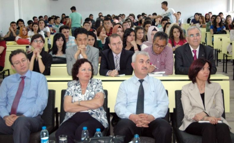 'Televizyon çocukları tüketim bireyi yapıyor'