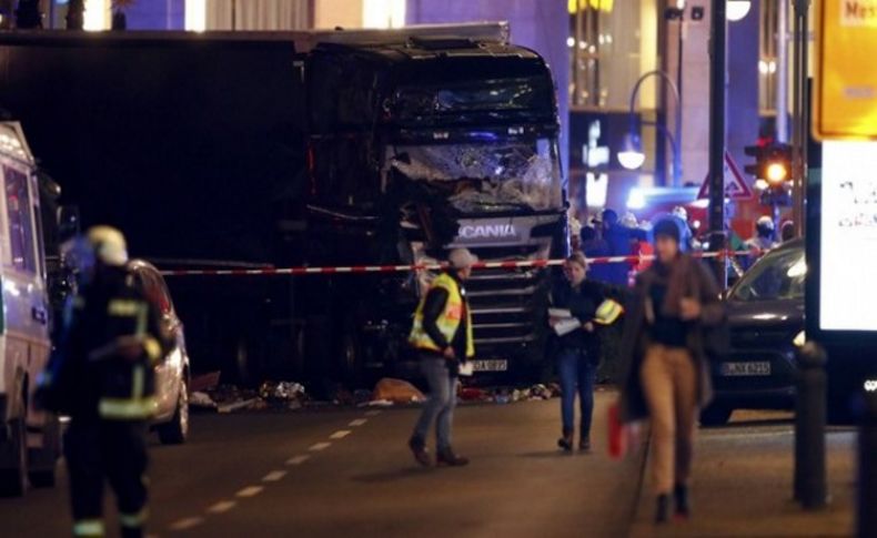 Merkel'den kanlı gece açıklaması