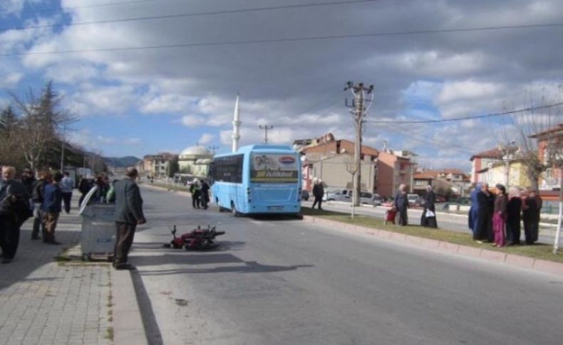 Ters yola giren halk otobüsü motosiklete çarptı: 1 ölü, 1 yaralı