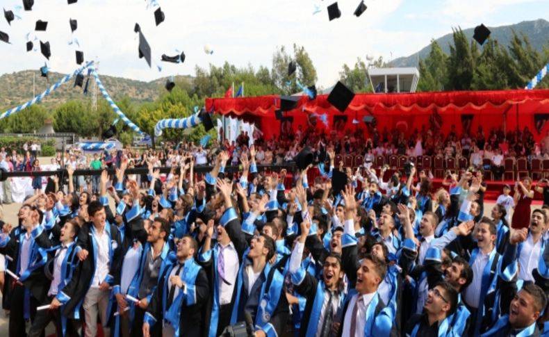 THK Üniversitesi ilk mezunlarını verdi