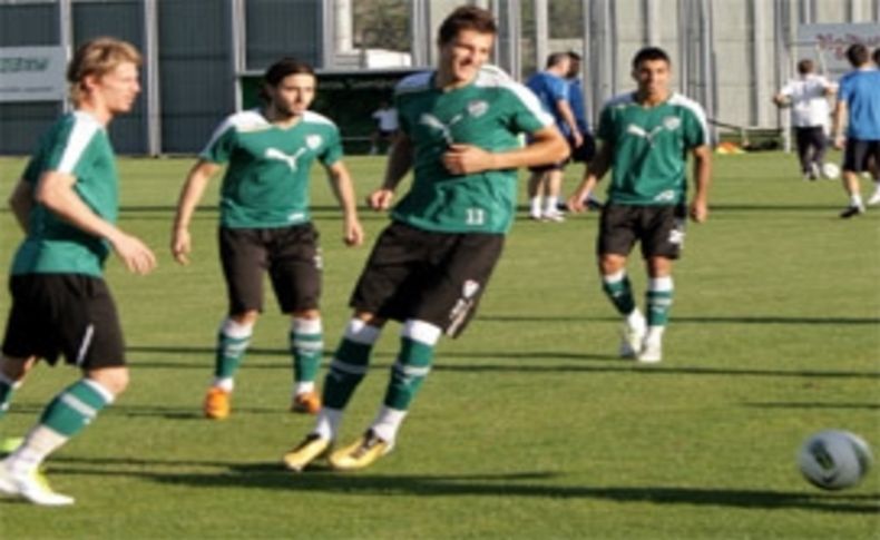 Timsah'da Aslan mesaisi
