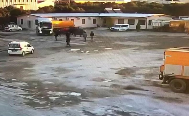 Tartıştığı mesai arkadaşlarının üzerine hafriyat kamyonu sürdü
